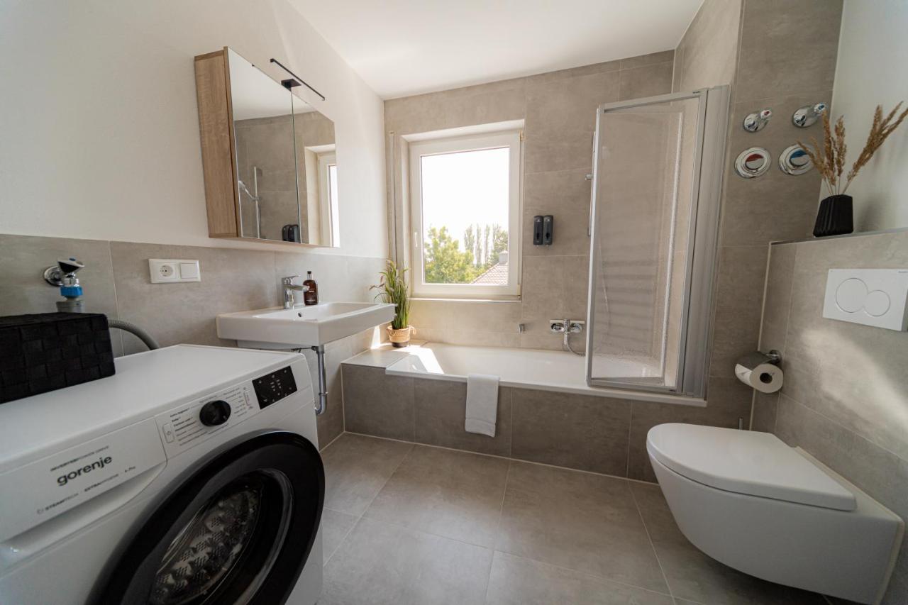 C4S Come4Stay Altoetting - 3-Zi Whg I Zentrale Lage I Parkplatz I Balkon I Wifi I Smarttv I 1 Kingsize, 1 Queensize Bett I Office Arbeitsplatz I Wohnbereich Mit Couch Und Essbereich I Voll Ausgestattete Kueche I Nespresso 외부 사진