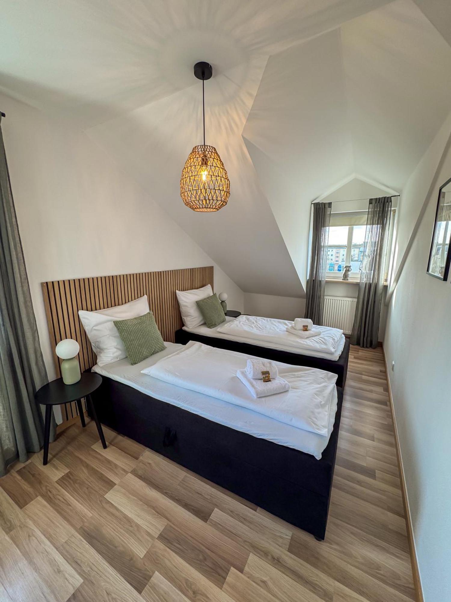 C4S Come4Stay Altoetting - 3-Zi Whg I Zentrale Lage I Parkplatz I Balkon I Wifi I Smarttv I 1 Kingsize, 1 Queensize Bett I Office Arbeitsplatz I Wohnbereich Mit Couch Und Essbereich I Voll Ausgestattete Kueche I Nespresso 외부 사진