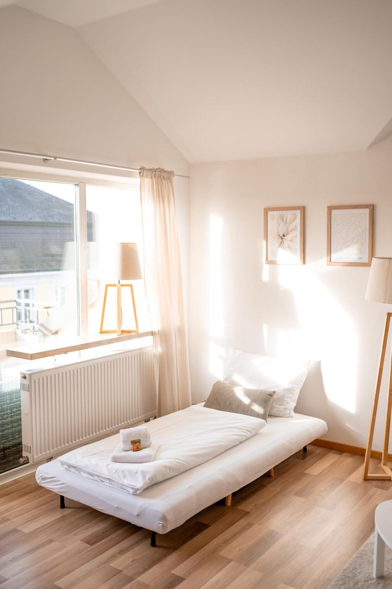 C4S Come4Stay Altoetting - 3-Zi Whg I Zentrale Lage I Parkplatz I Balkon I Wifi I Smarttv I 1 Kingsize, 1 Queensize Bett I Office Arbeitsplatz I Wohnbereich Mit Couch Und Essbereich I Voll Ausgestattete Kueche I Nespresso 외부 사진